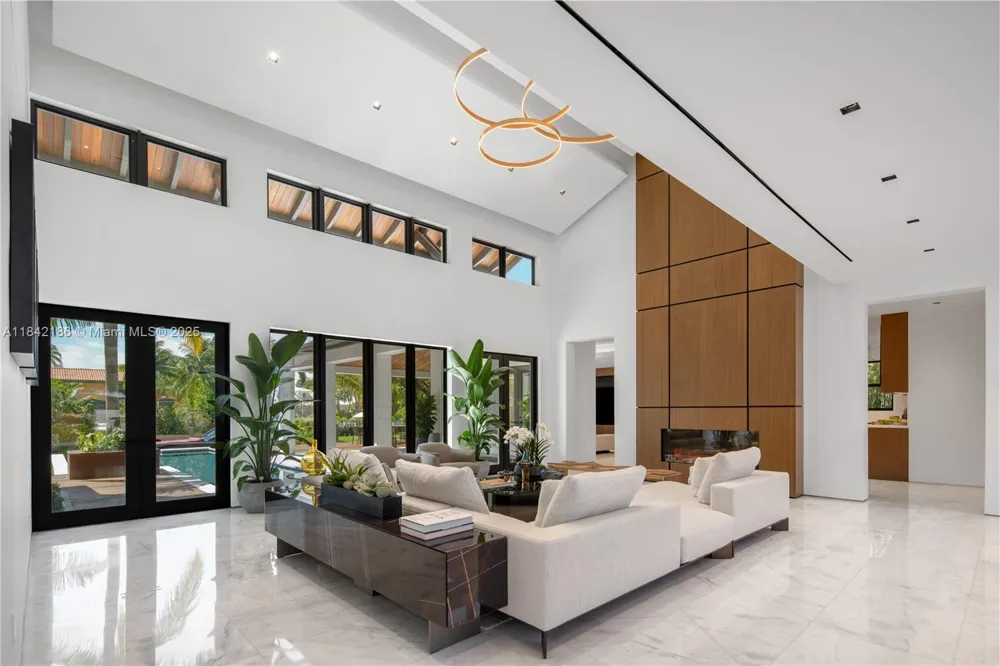 4241 Palm Ln Miami, FL 33137