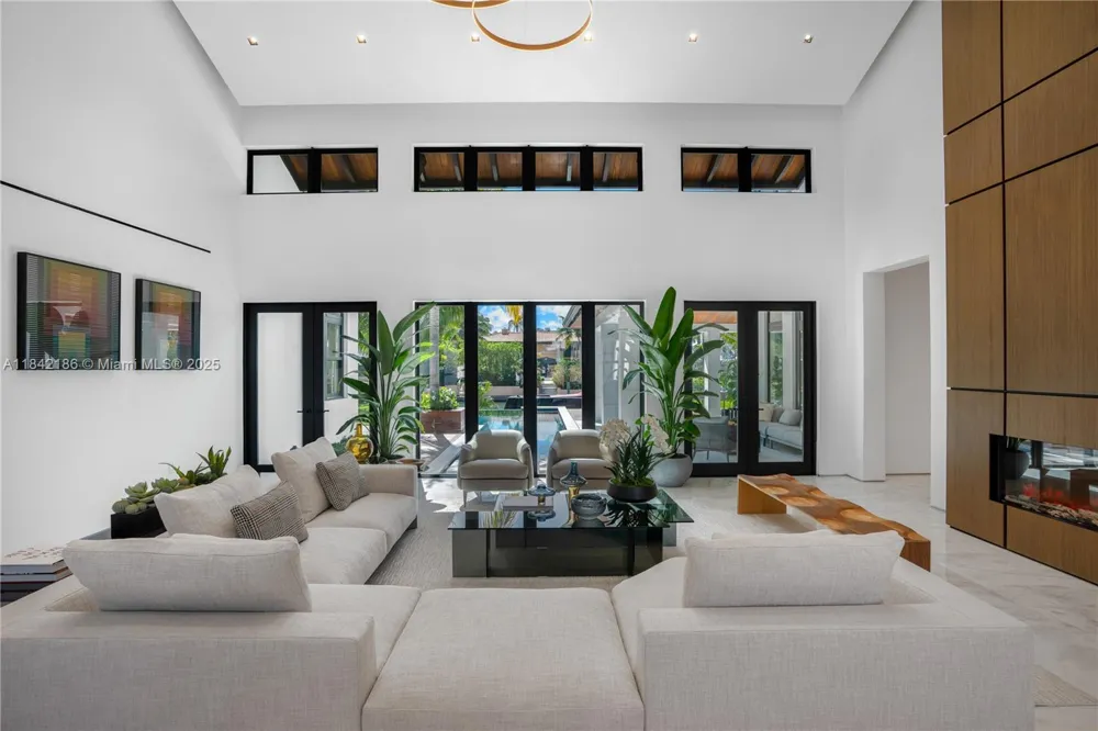 4241 Palm Ln Miami, FL 33137