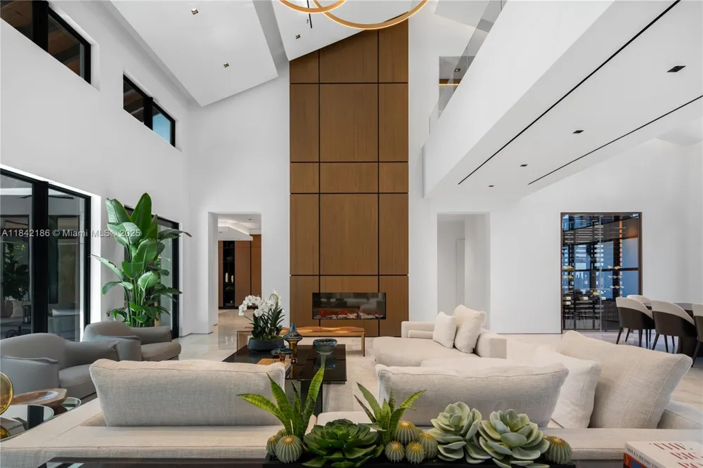 4241 Palm Ln Miami, FL 33137