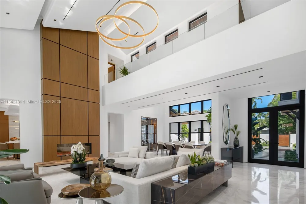 4241 Palm Ln Miami, FL 33137