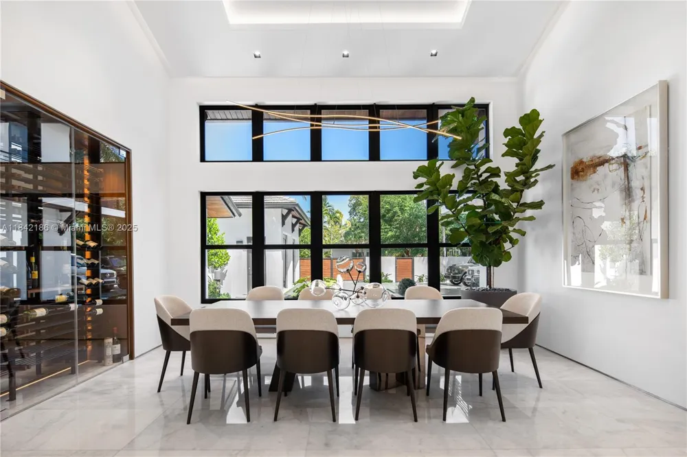 4241 Palm Ln Miami, FL 33137