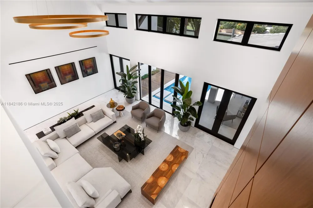 4241 Palm Ln Miami, FL 33137
