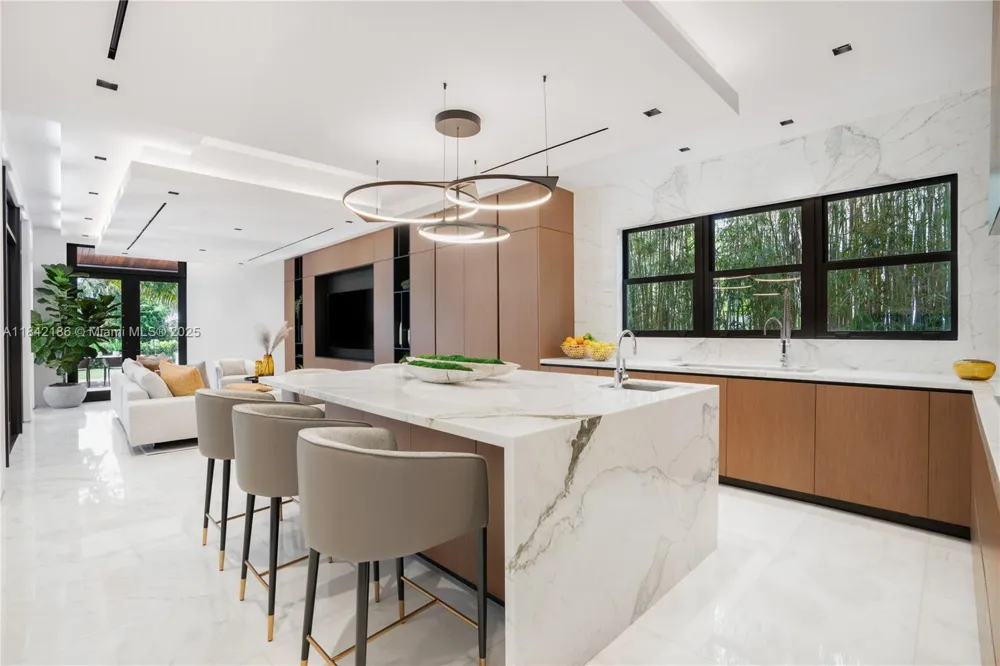 4241 Palm Ln Miami, FL 33137