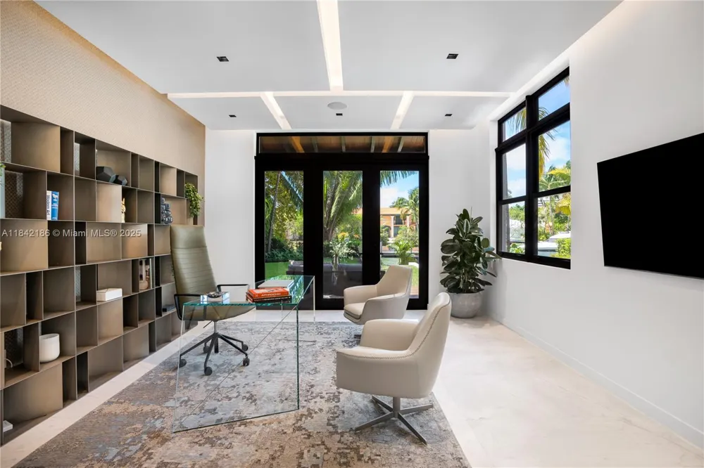 4241 Palm Ln Miami, FL 33137