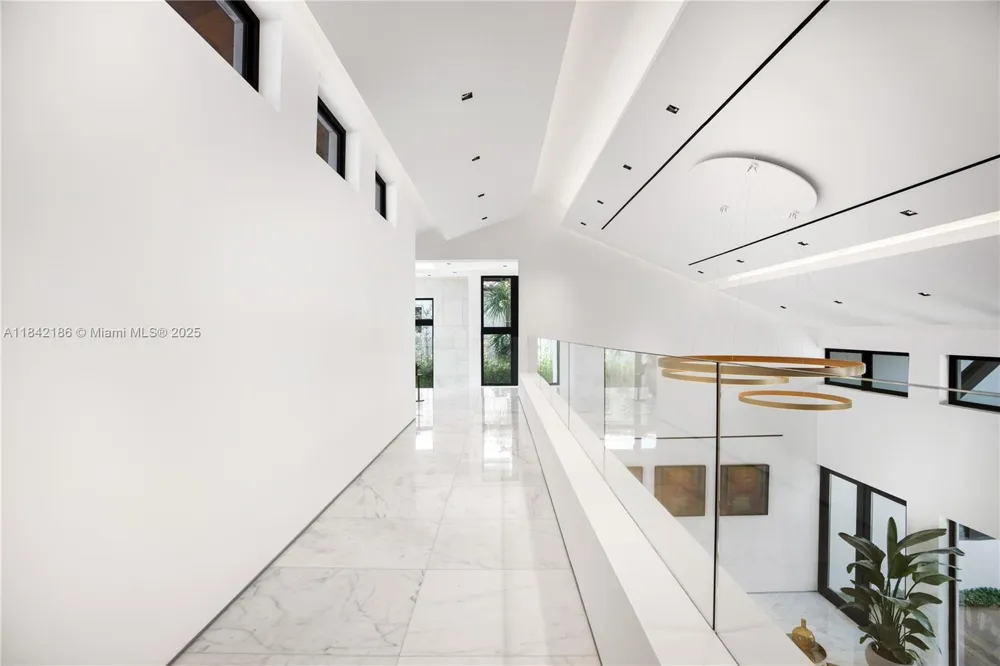 4241 Palm Ln Miami, FL 33137