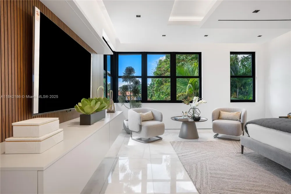 4241 Palm Ln Miami, FL 33137