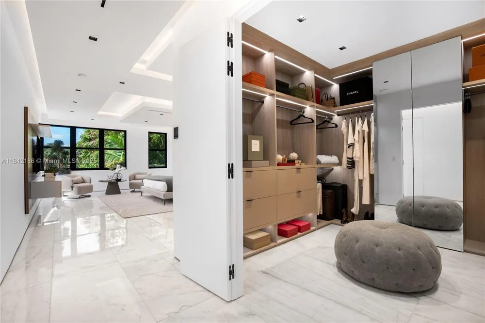 4241 Palm Ln Miami, FL 33137