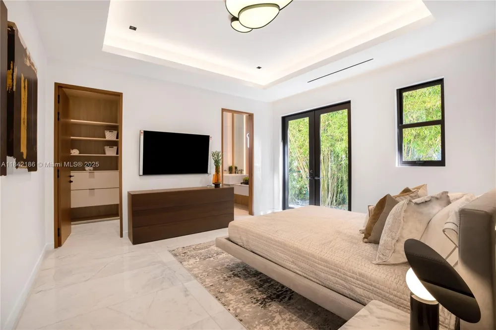 4241 Palm Ln Miami, FL 33137