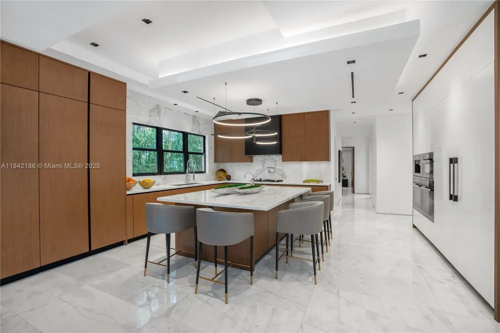 4241 Palm Ln Miami, FL 33137
