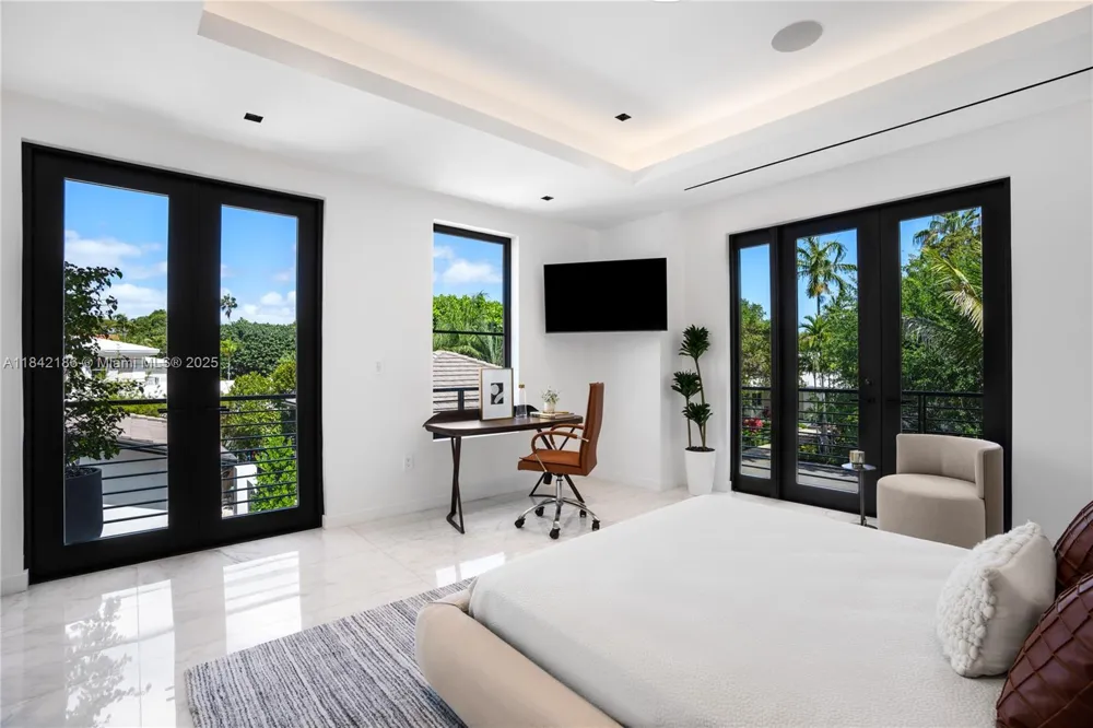 4241 Palm Ln Miami, FL 33137