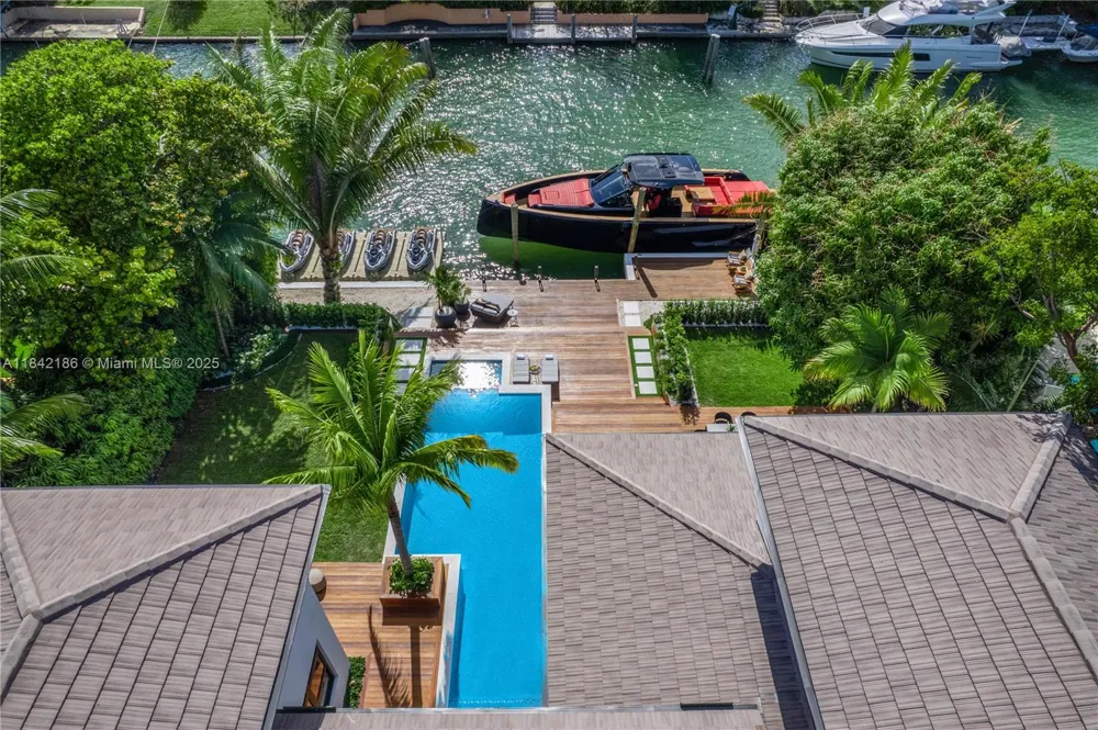 4241 Palm Ln Miami, FL 33137