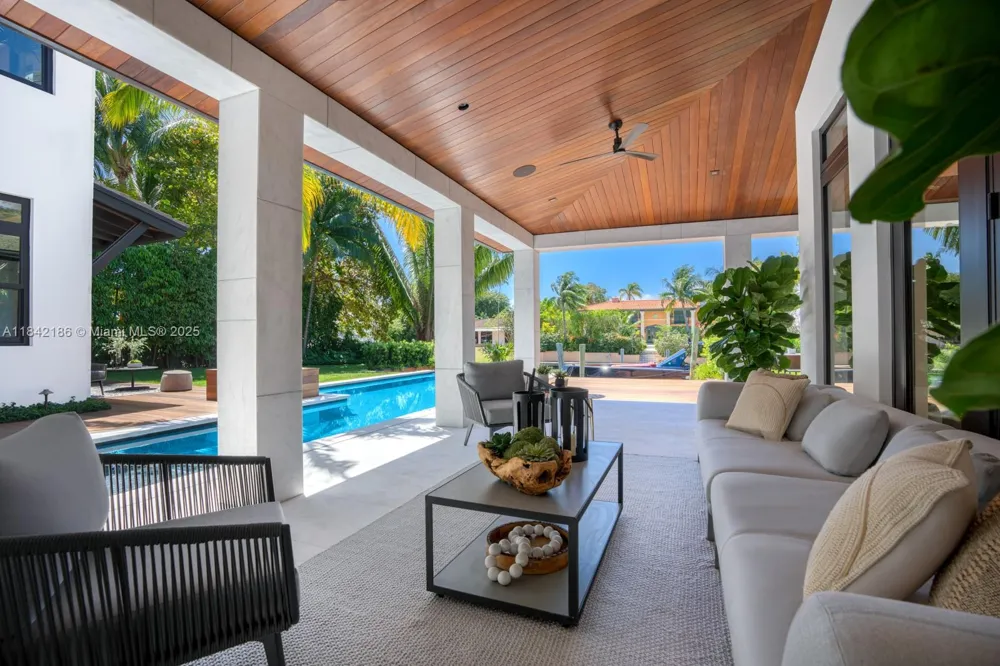 4241 Palm Ln Miami, FL 33137