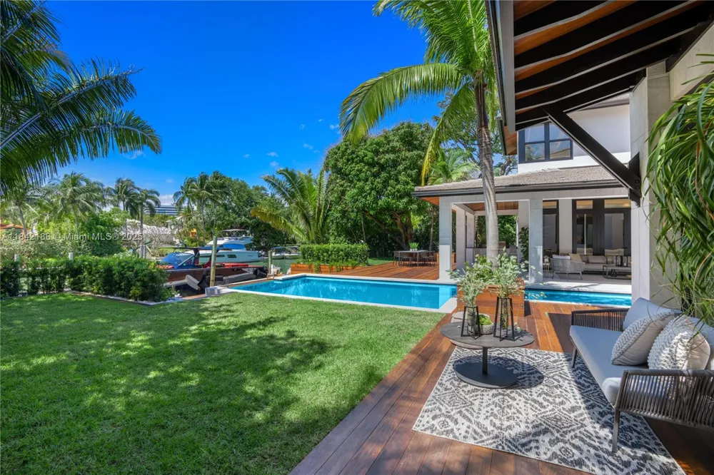 4241 Palm Ln Miami, FL 33137