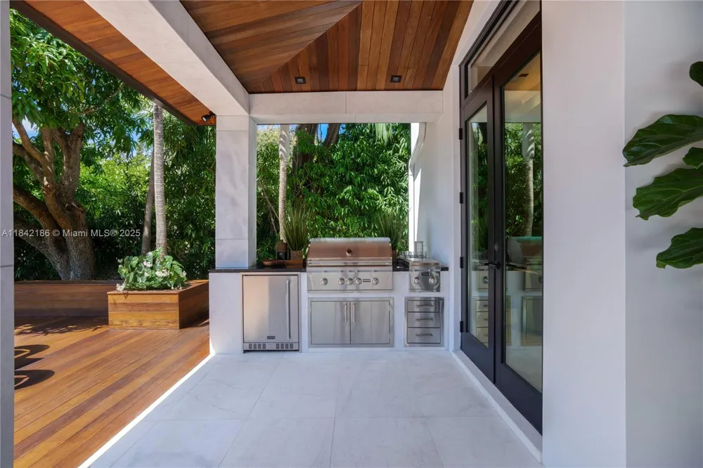 4241 Palm Ln Miami, FL 33137