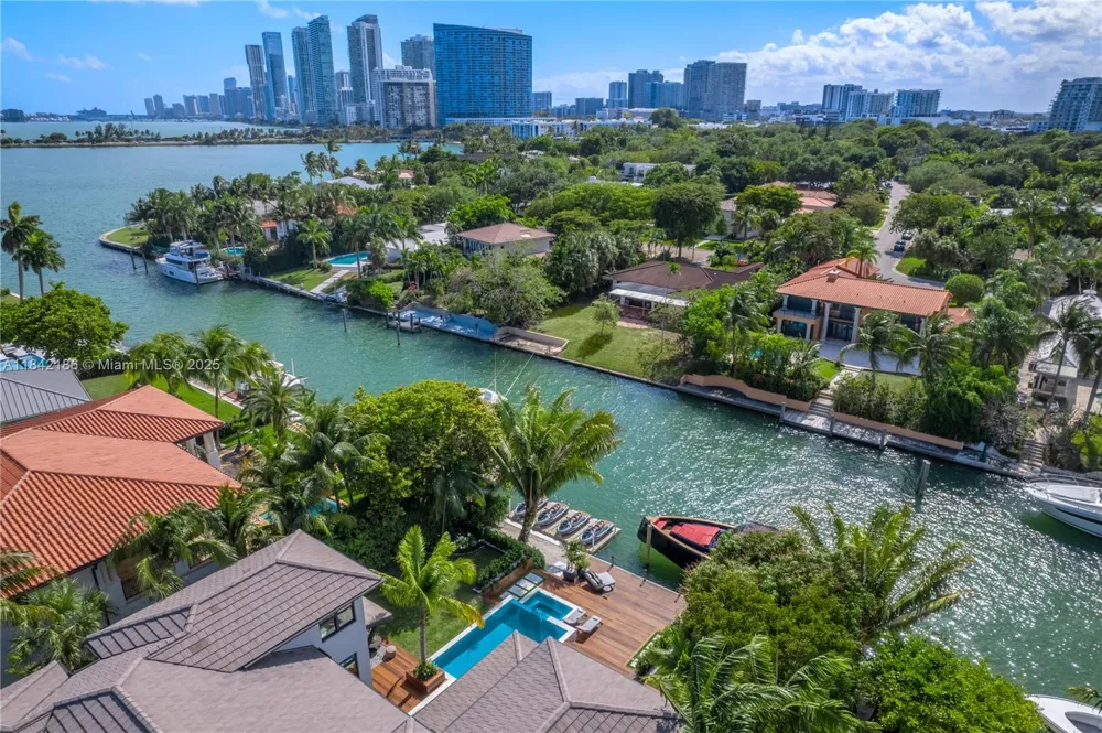 4241 Palm Ln Miami, FL 33137