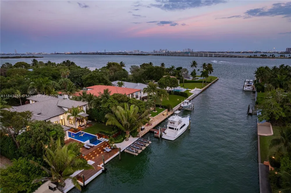 4241 Palm Ln Miami, FL 33137