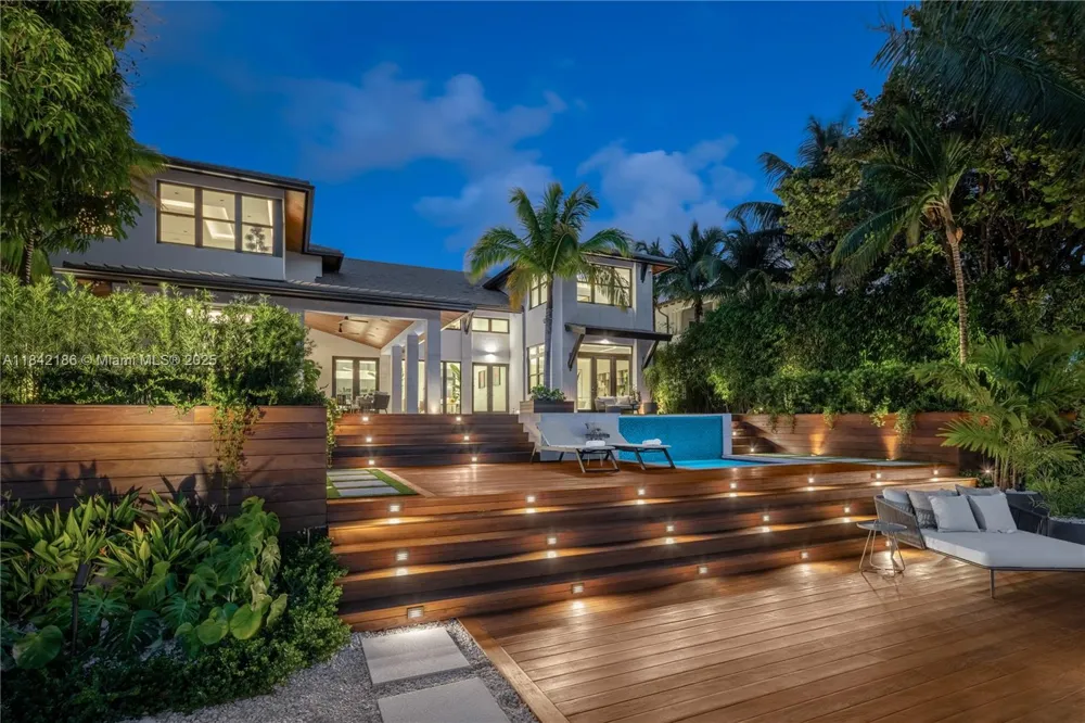 4241 Palm Ln Miami, FL 33137