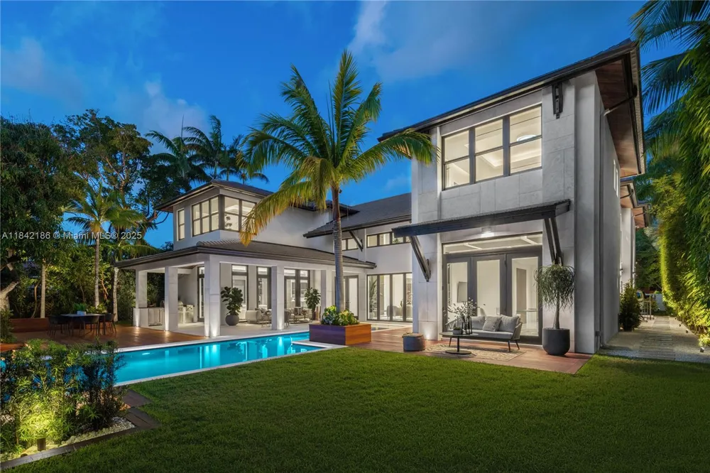 4241 Palm Ln Miami, FL 33137