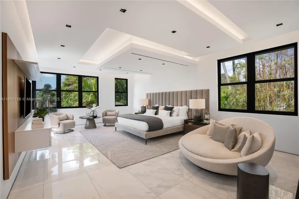 4241 Palm Ln Miami, FL 33137
