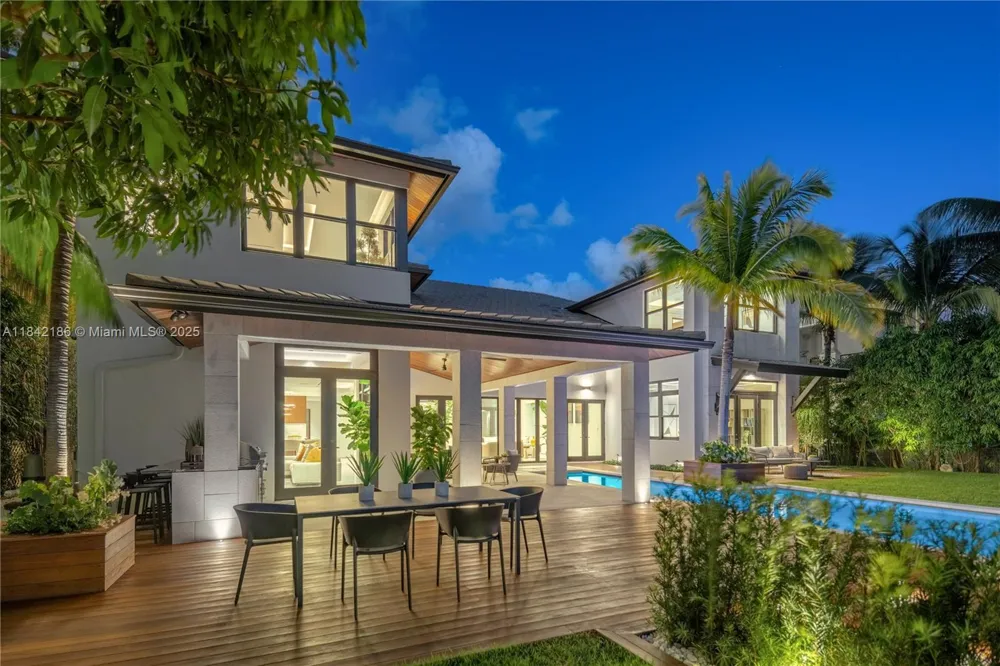 4241 Palm Ln Miami, FL 33137