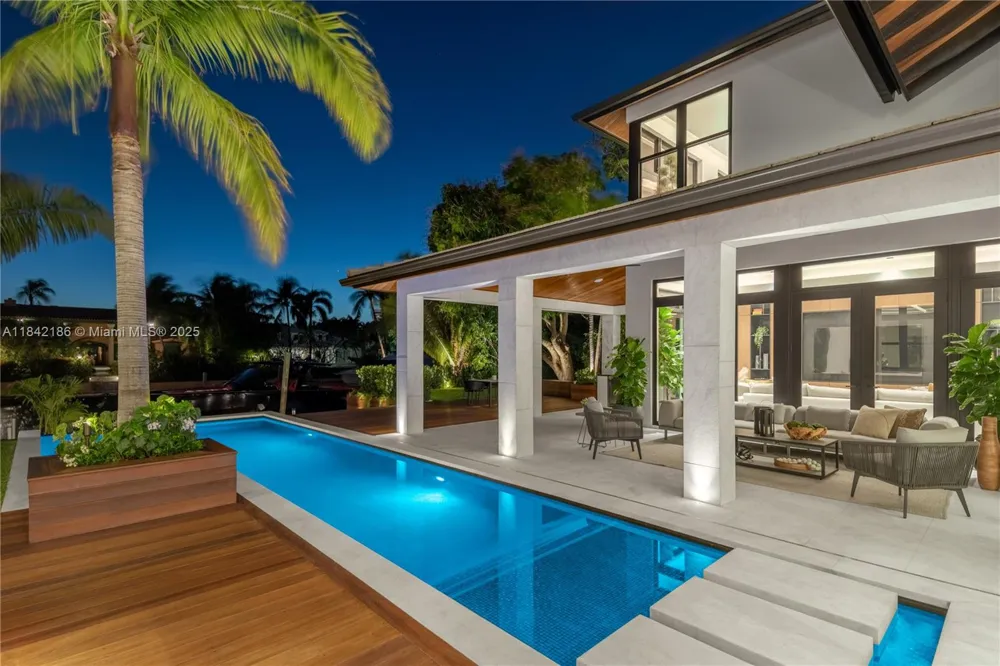4241 Palm Ln Miami, FL 33137