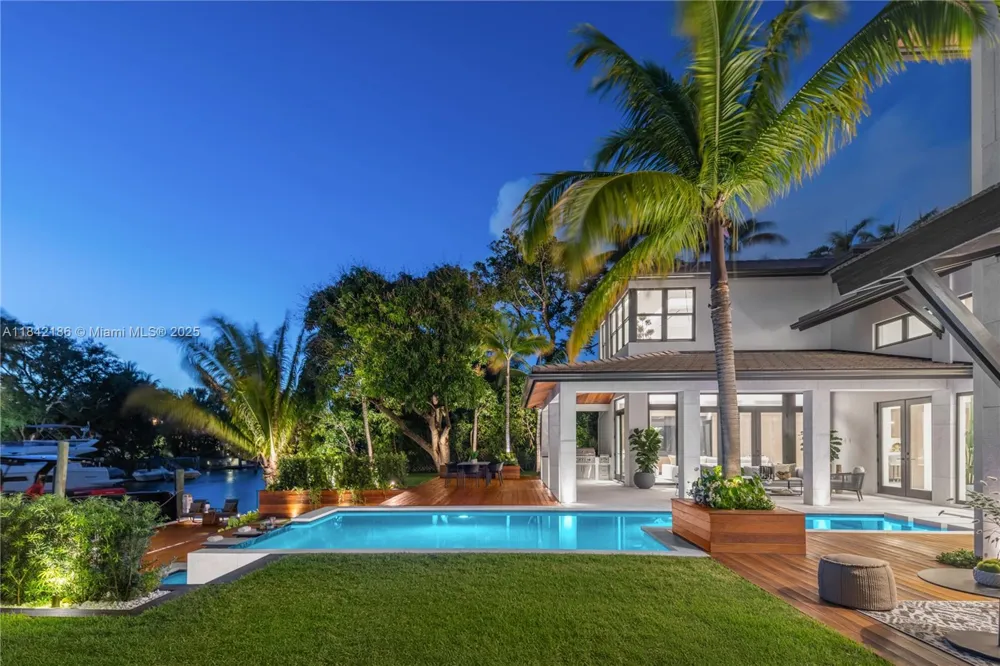 4241 Palm Ln Miami, FL 33137