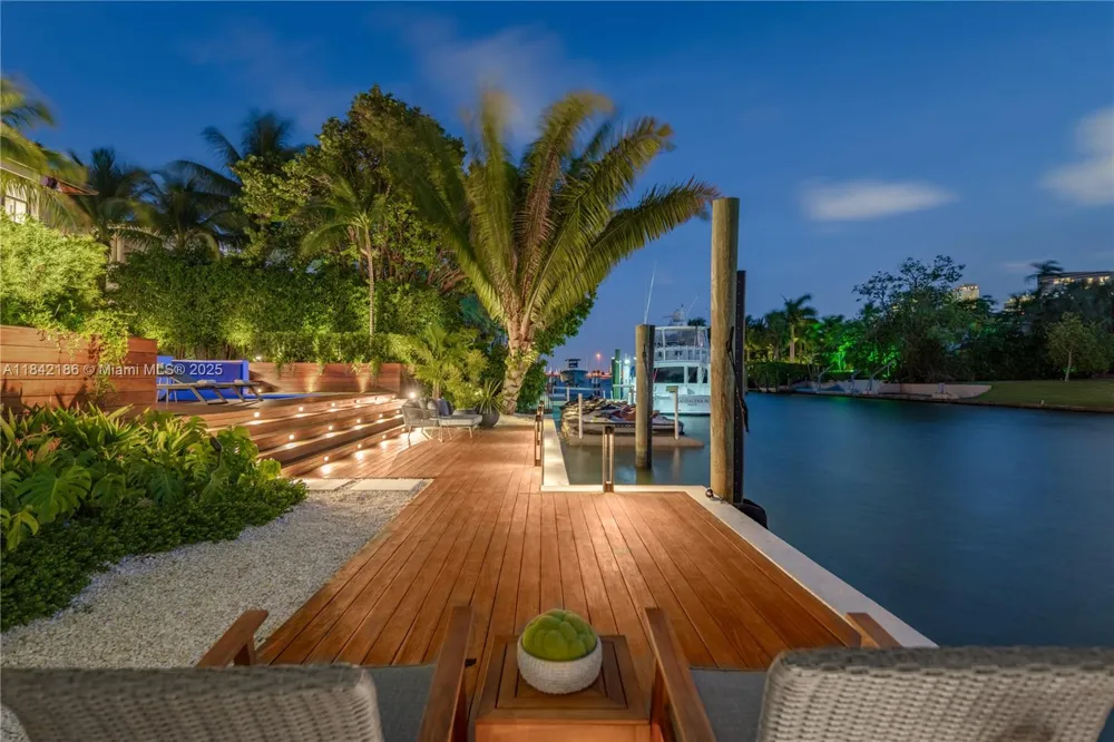 4241 Palm Ln Miami, FL 33137