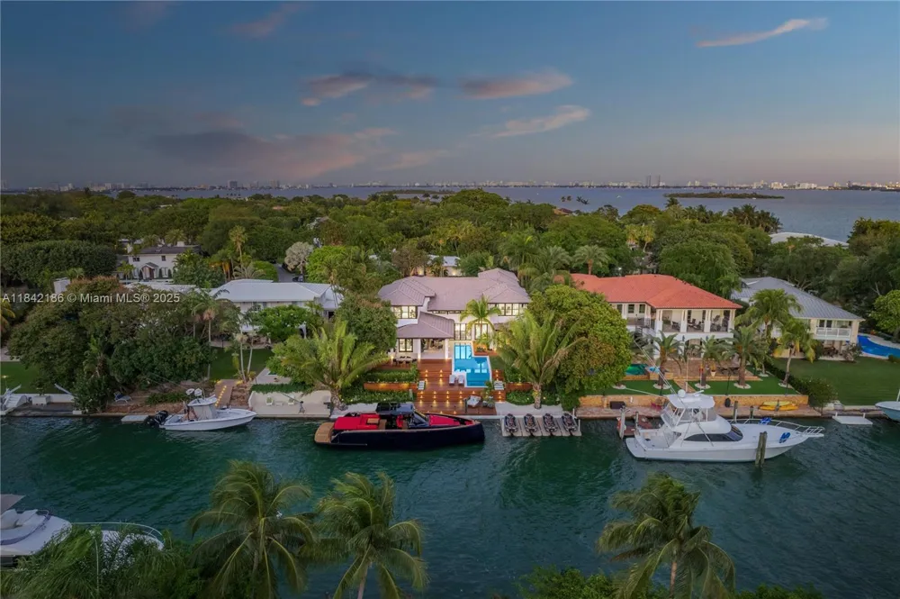 4241 Palm Ln Miami, FL 33137