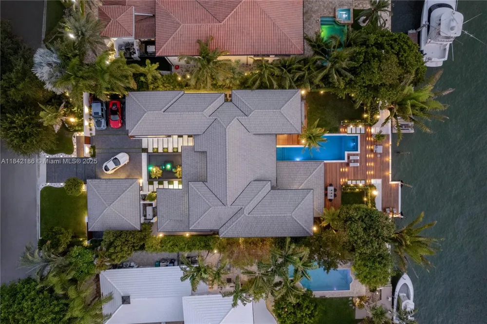 4241 Palm Ln Miami, FL 33137