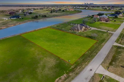 6818 Brazos Lakes Drive