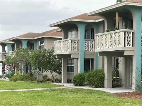 1011 LAKEVIEW DRIVE