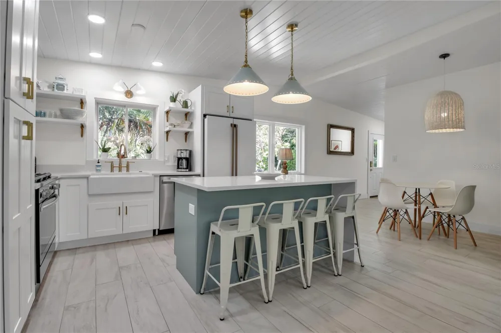 6979 LONGBOAT DRIVE S Longboat Key, FL 34228