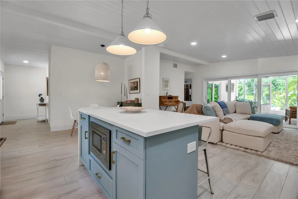 6979 LONGBOAT DRIVE S Longboat Key, FL 34228