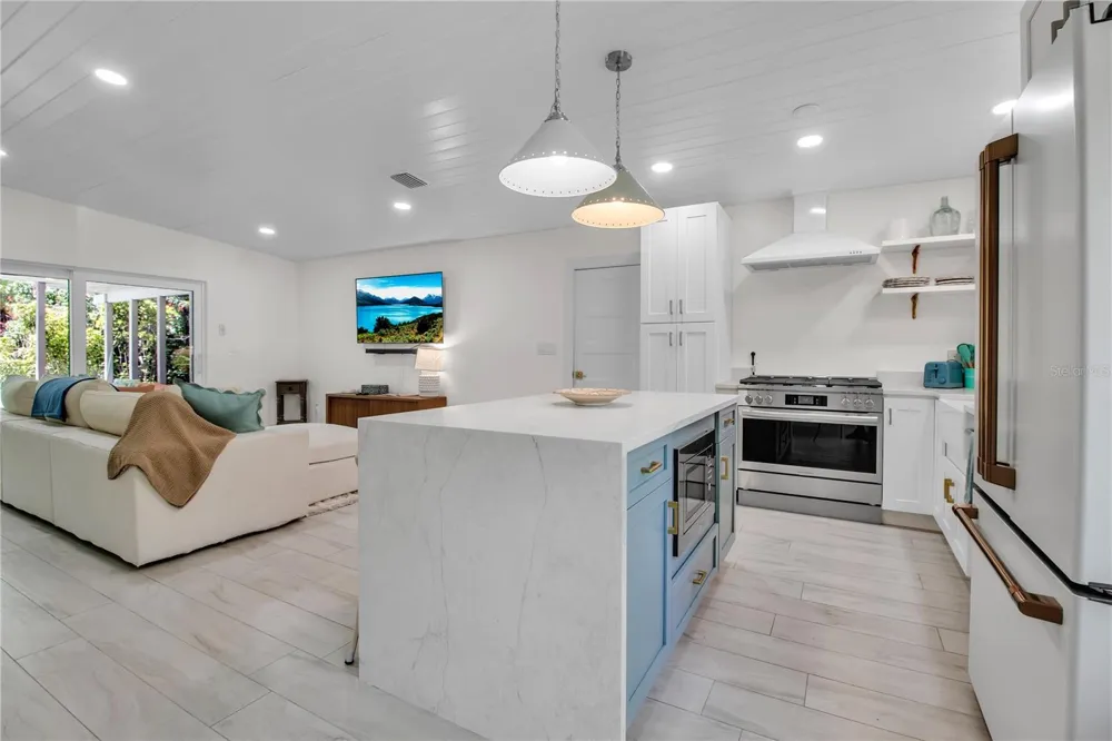 6979 LONGBOAT DRIVE S Longboat Key, FL 34228