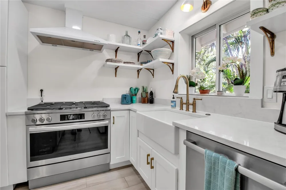 6979 LONGBOAT DRIVE S Longboat Key, FL 34228