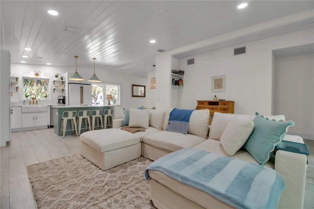 6979 LONGBOAT DRIVE S Longboat Key, FL 34228