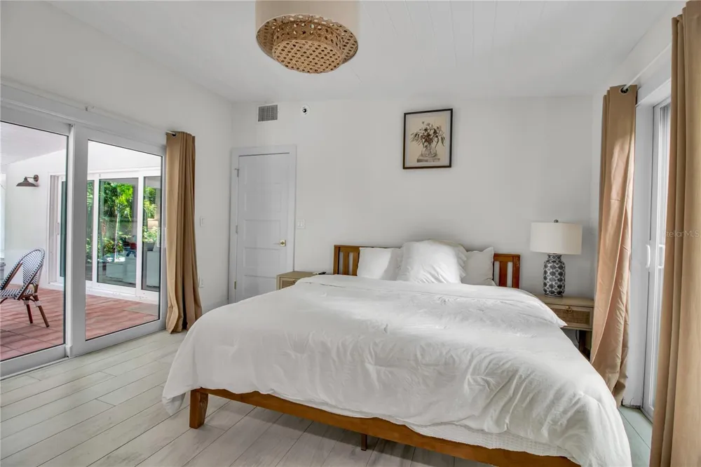 6979 LONGBOAT DRIVE S Longboat Key, FL 34228