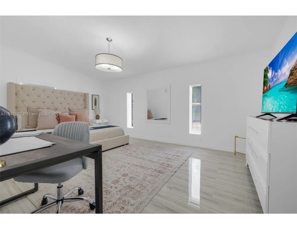 19810 NE 22nd av Miami, FL 33180