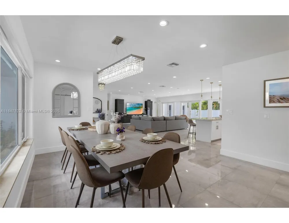19810 NE 22nd av Miami, FL 33180