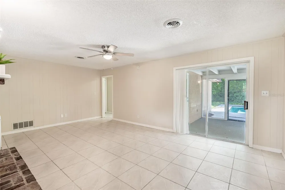 806 HIGHLAND DRIVE Altamonte Springs, FL 32701