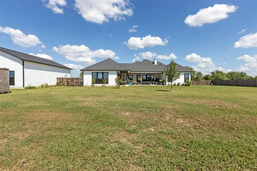 1170 Watterson Road Red Rock, TX 78662