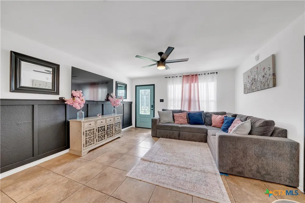 505 Olive Street Jourdanton, TX 78026