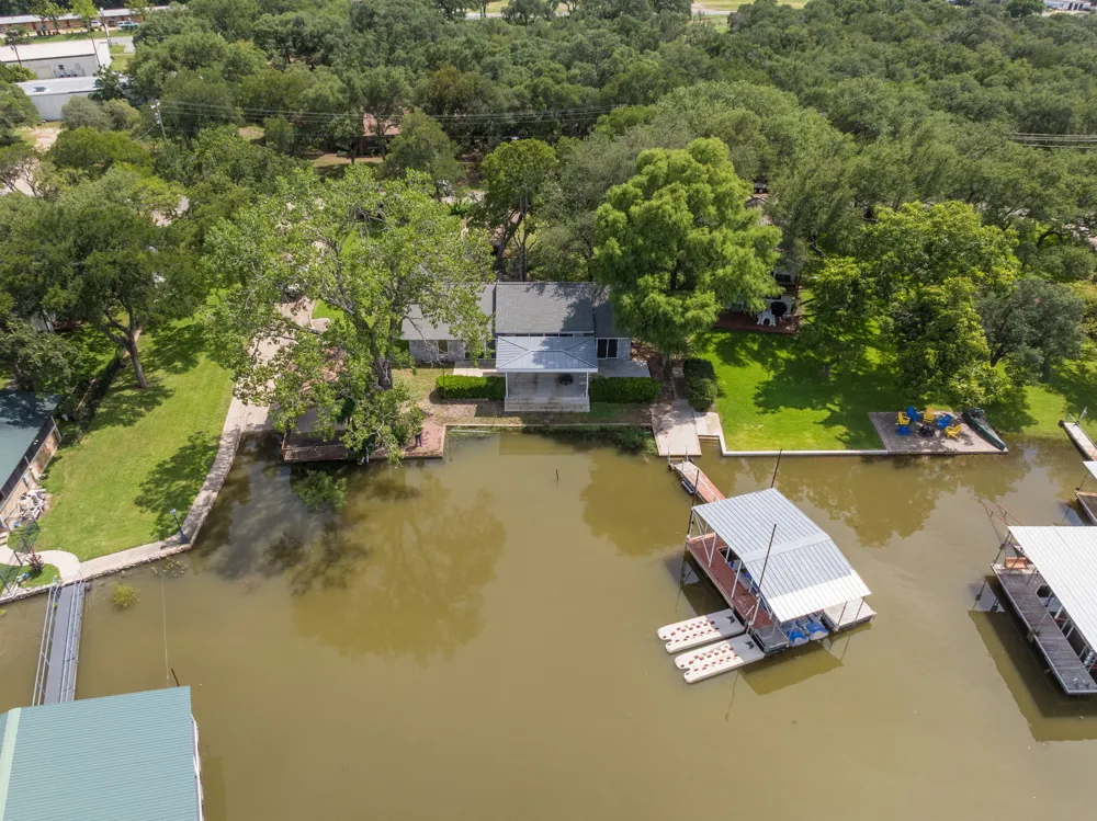 214 Island Lodges Drive Buchanan Dam, TX 78609