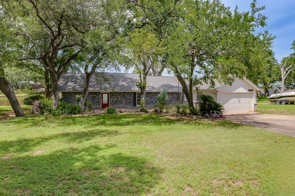 214 Island Lodges Drive Buchanan Dam, TX 78609