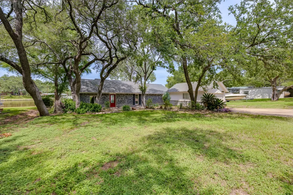 214 Island Lodges Drive Buchanan Dam, TX 78609
