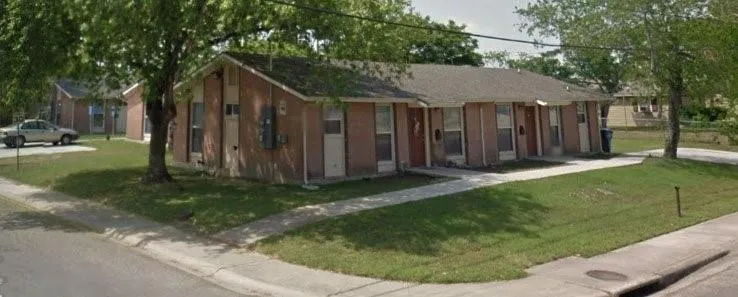 924 Flores St Sinton, TX 78387