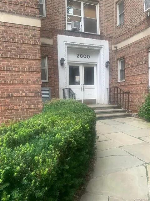 2600 Henry Hudson Parkway #1E