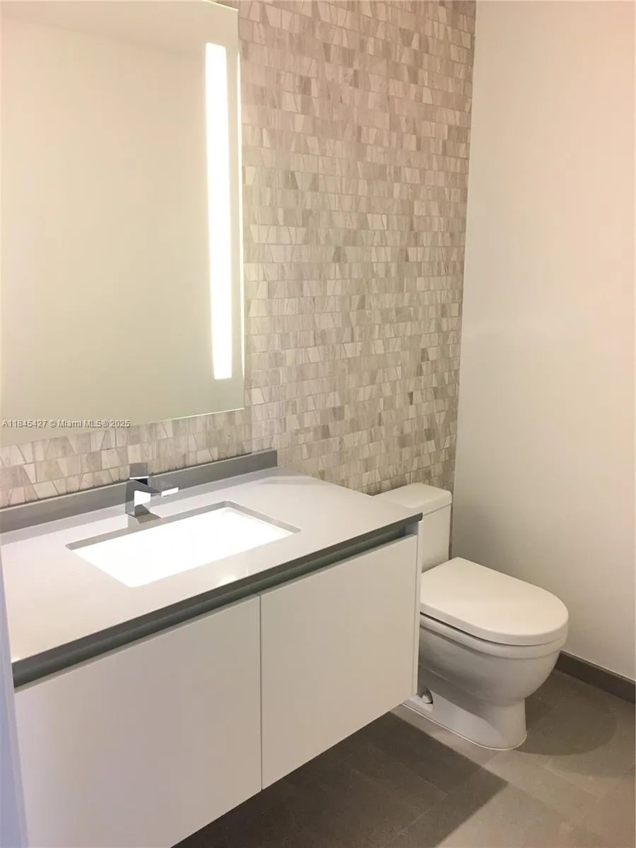 88 SW 7th St #2305 Miami, FL 33130
