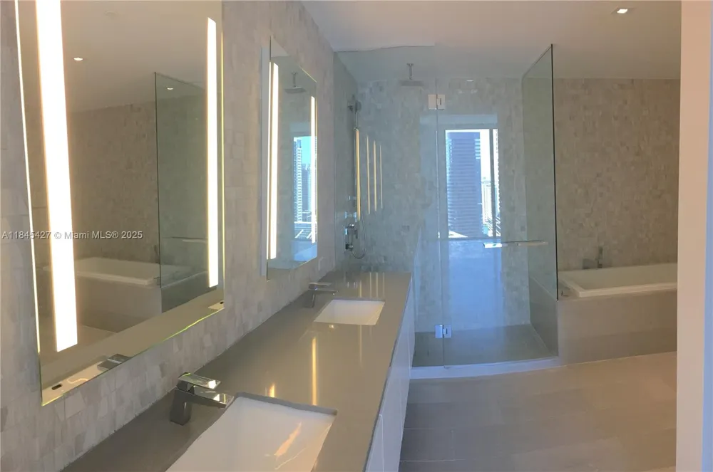 88 SW 7th St #2305 Miami, FL 33130