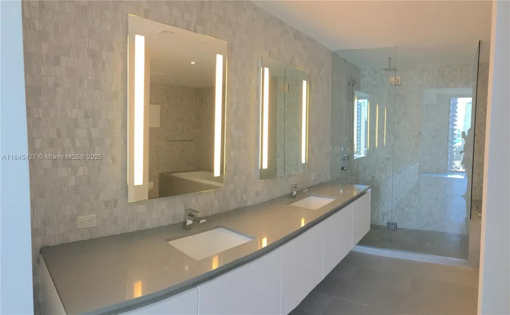 88 SW 7th St #2305 Miami, FL 33130